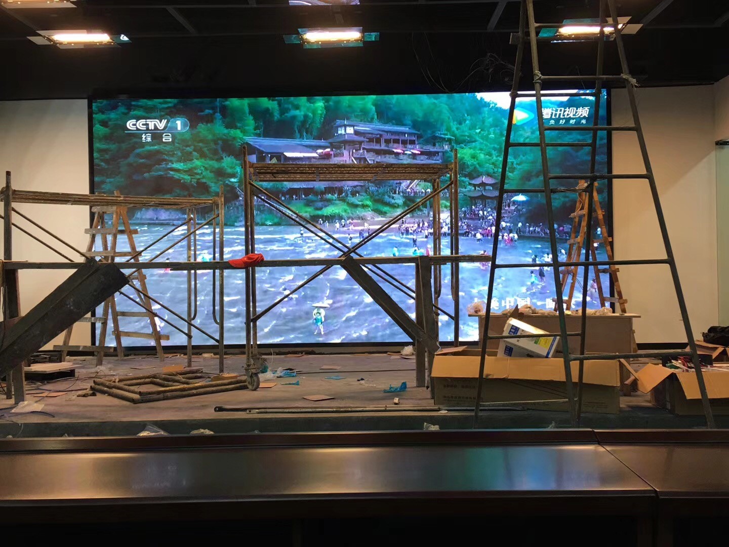 福州利嘉自貿(mào)區(qū)保稅商品展示交易中心  室內(nèi)P3全彩屏.jpg